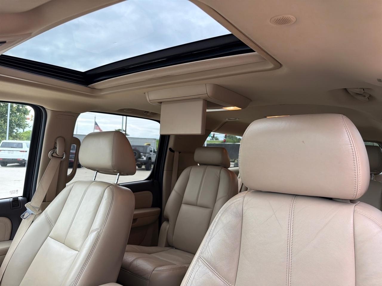 GMC Yukon XL Denali AWD 4dr 1500 2008