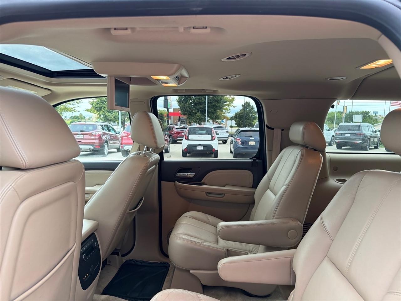 GMC Yukon XL Denali AWD 4dr 1500 2008