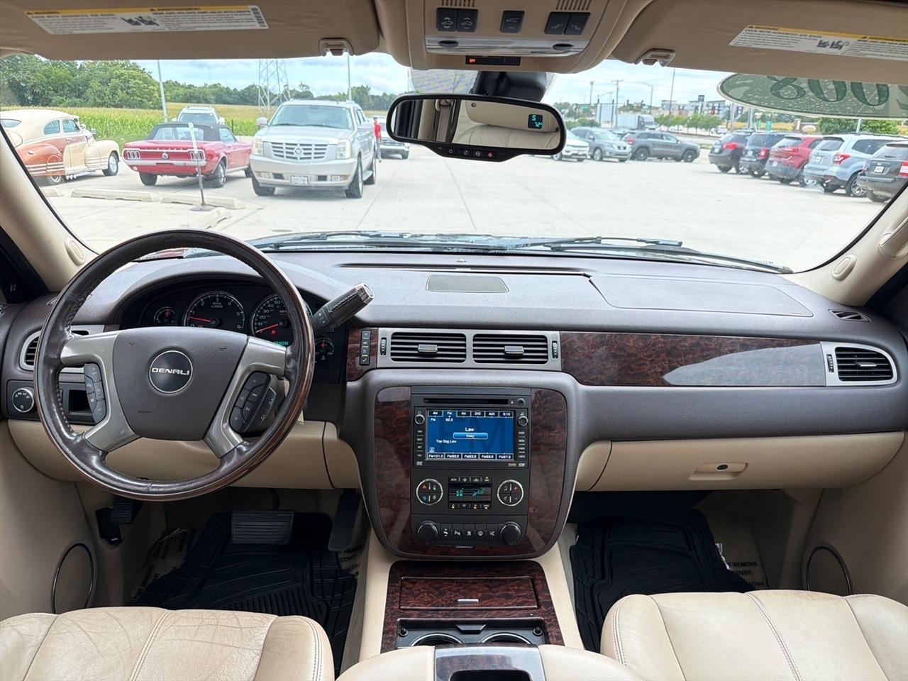 GMC Yukon XL Denali AWD 4dr 1500 2008