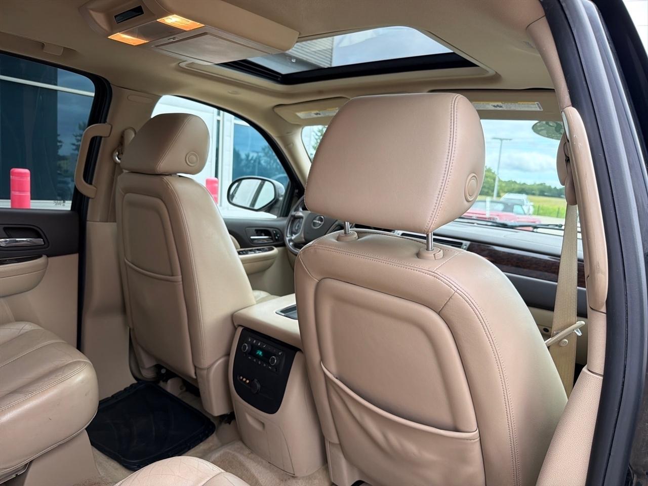 GMC Yukon XL Denali AWD 4dr 1500 2008