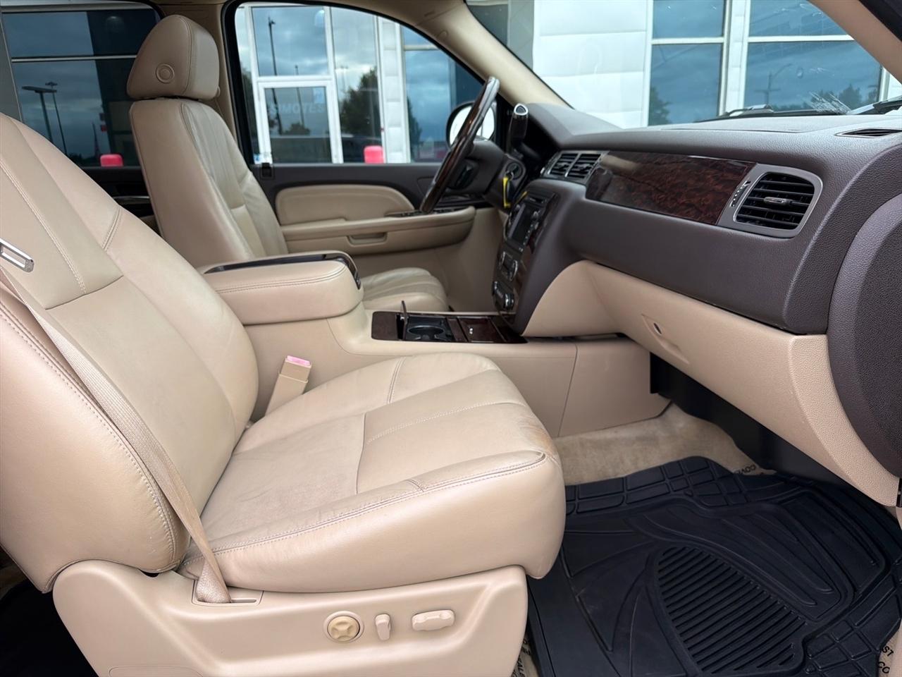 GMC Yukon XL Denali AWD 4dr 1500 2008