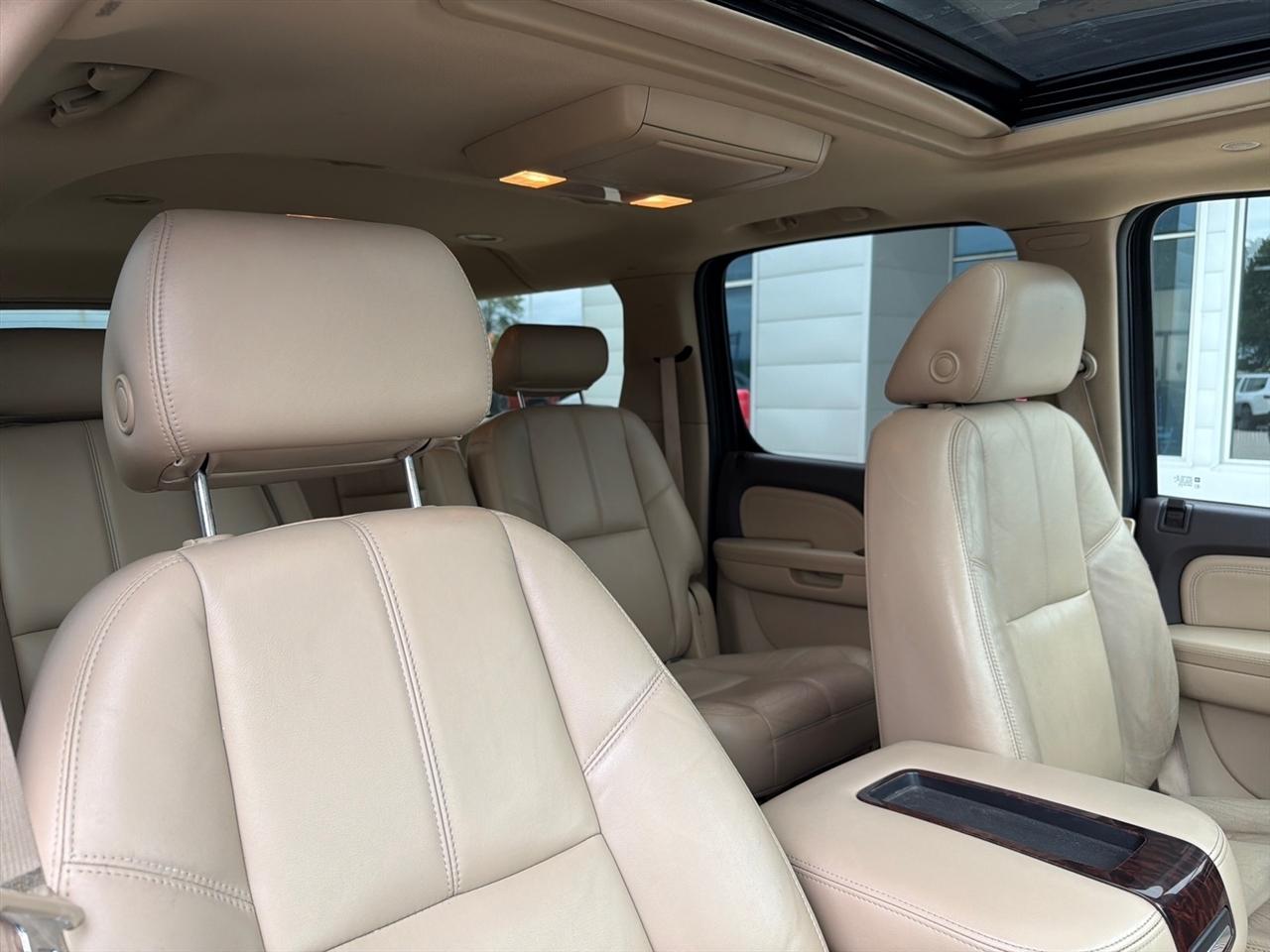 GMC Yukon XL Denali AWD 4dr 1500 2008