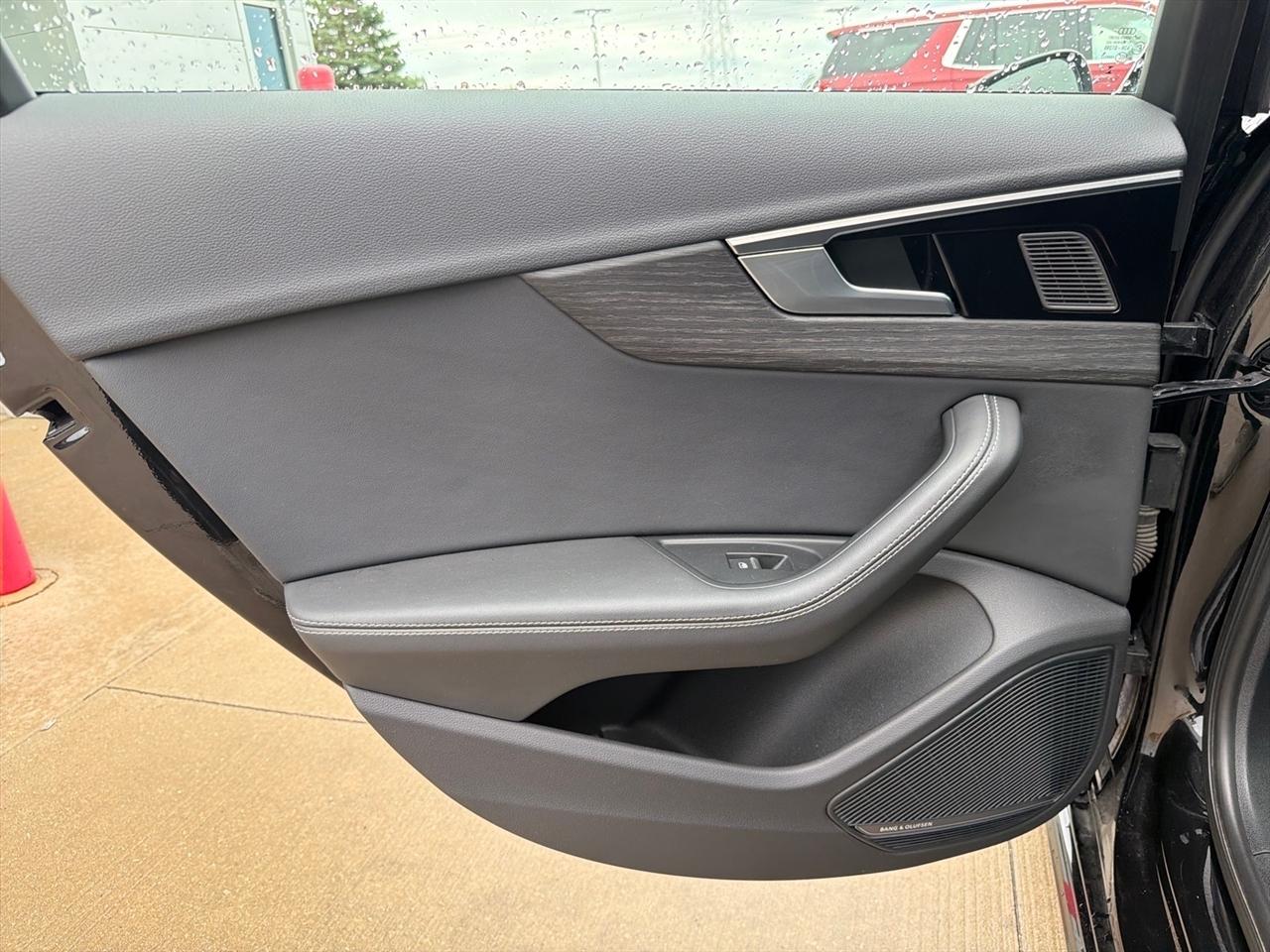 Audi A4 Sedan S line Premium Plus 45 TFSI quattro 2024