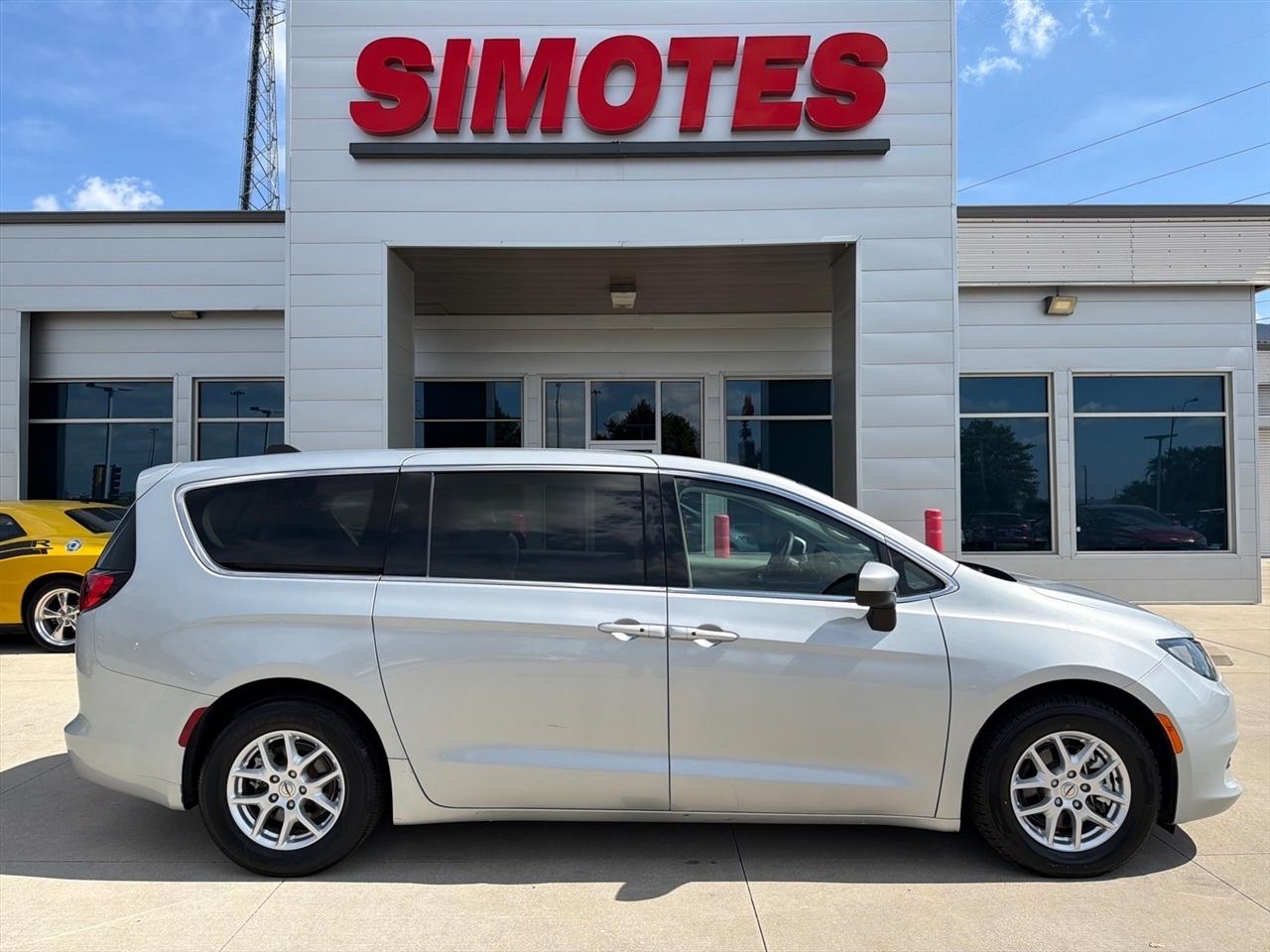 2023 Chrysler Voyager LX FWD
