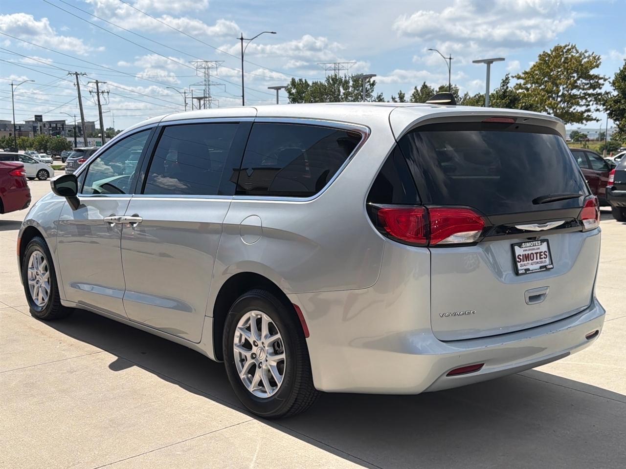 Chrysler Voyager LX FWD 2023