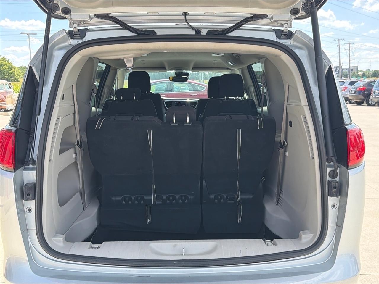 Chrysler Voyager LX FWD 2023