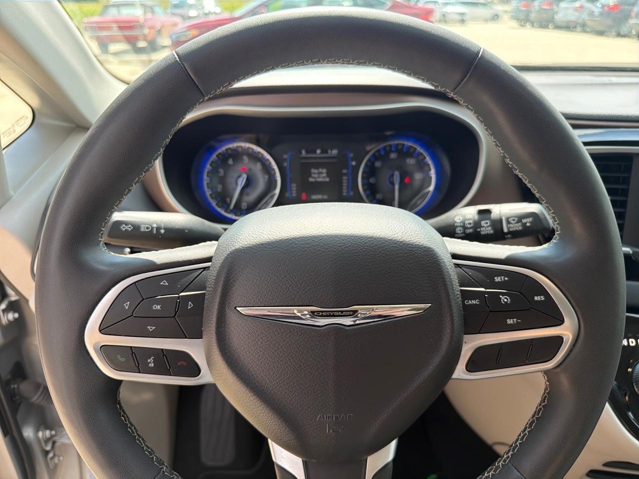 Chrysler Voyager LX FWD 2023