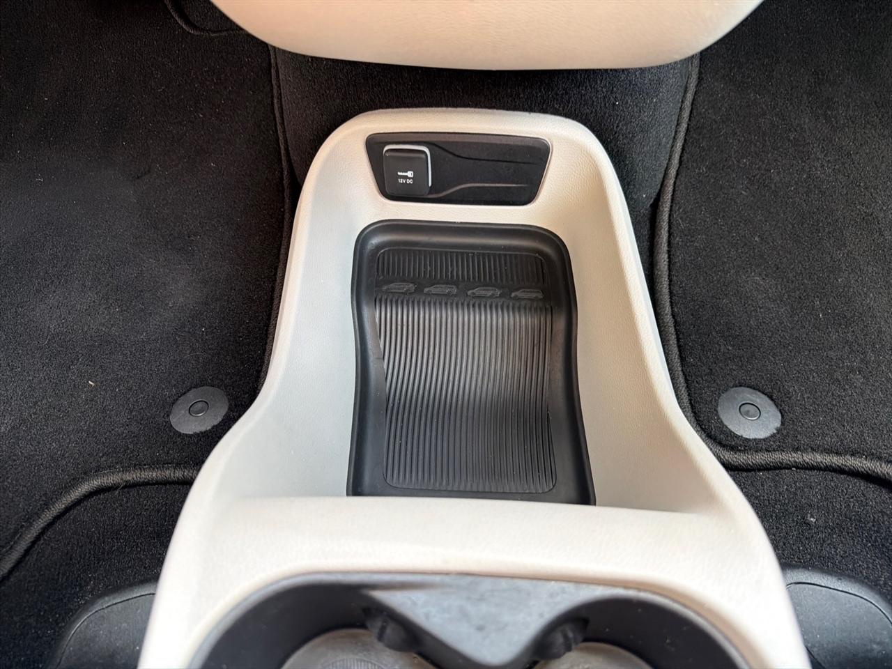 Chrysler Voyager LX FWD 2023