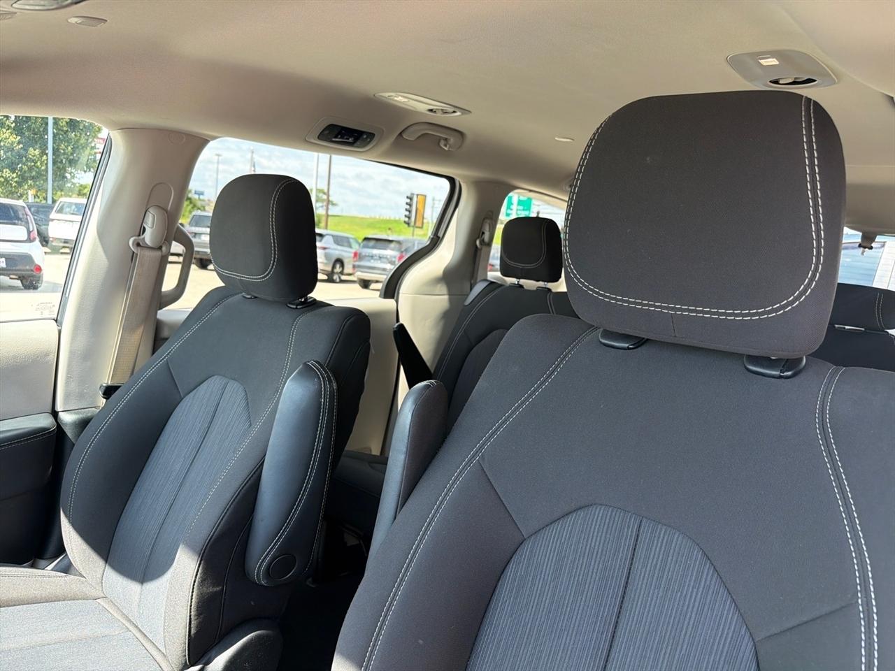 Chrysler Voyager LX FWD 2023