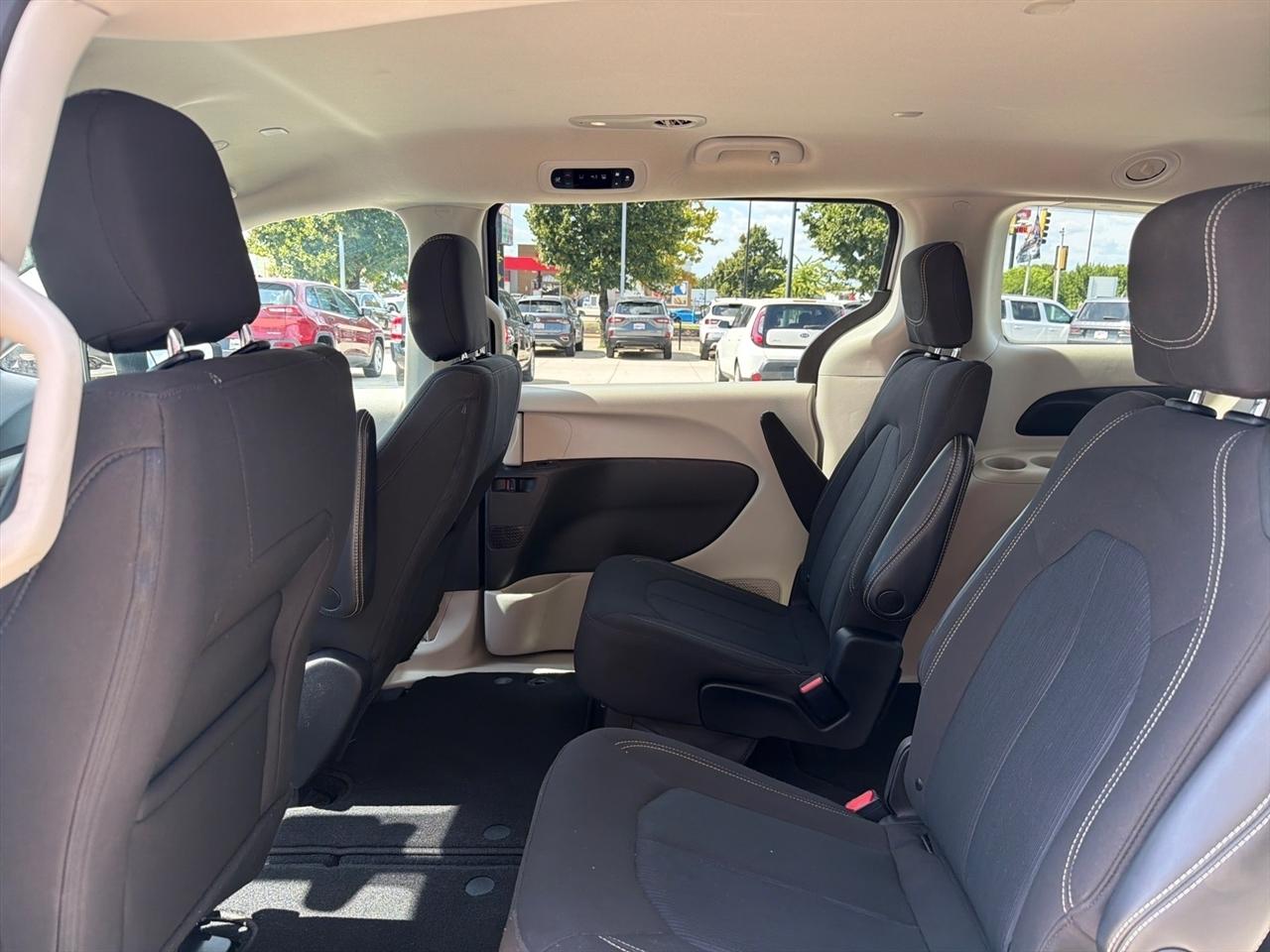 Chrysler Voyager LX FWD 2023