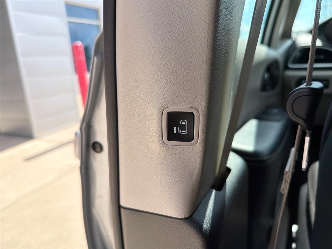 Chrysler Voyager LX FWD 2023