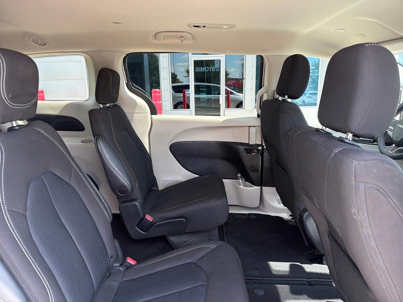 Chrysler Voyager LX FWD 2023