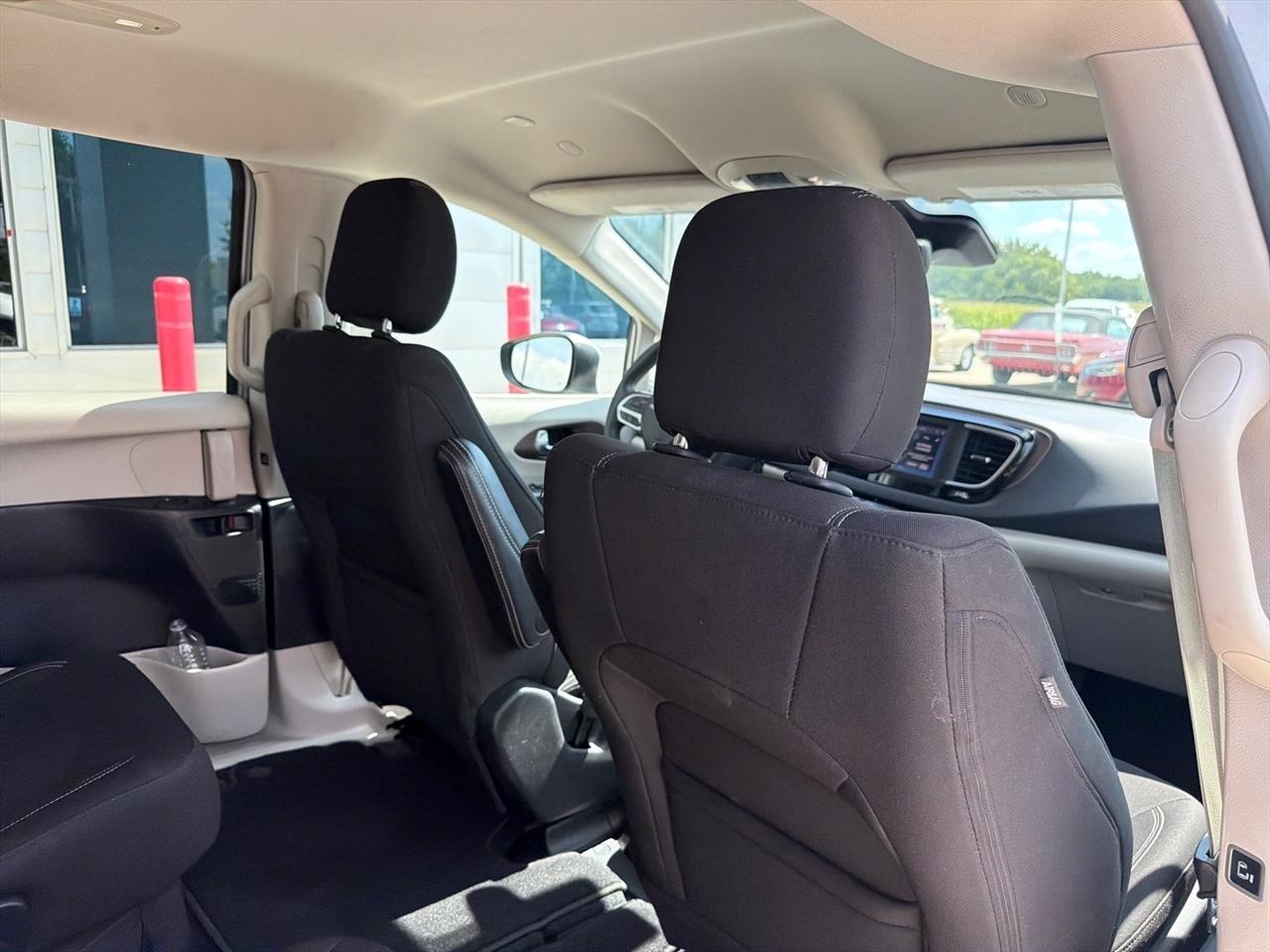 Chrysler Voyager LX FWD 2023