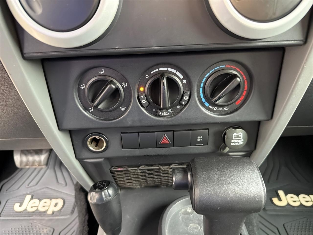 Jeep Wrangler 4WD 2dr Sahara 2009