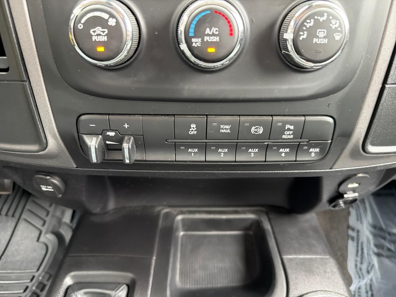 RAM 2500 4WD Crew Cab 149" Tradesman 2016
