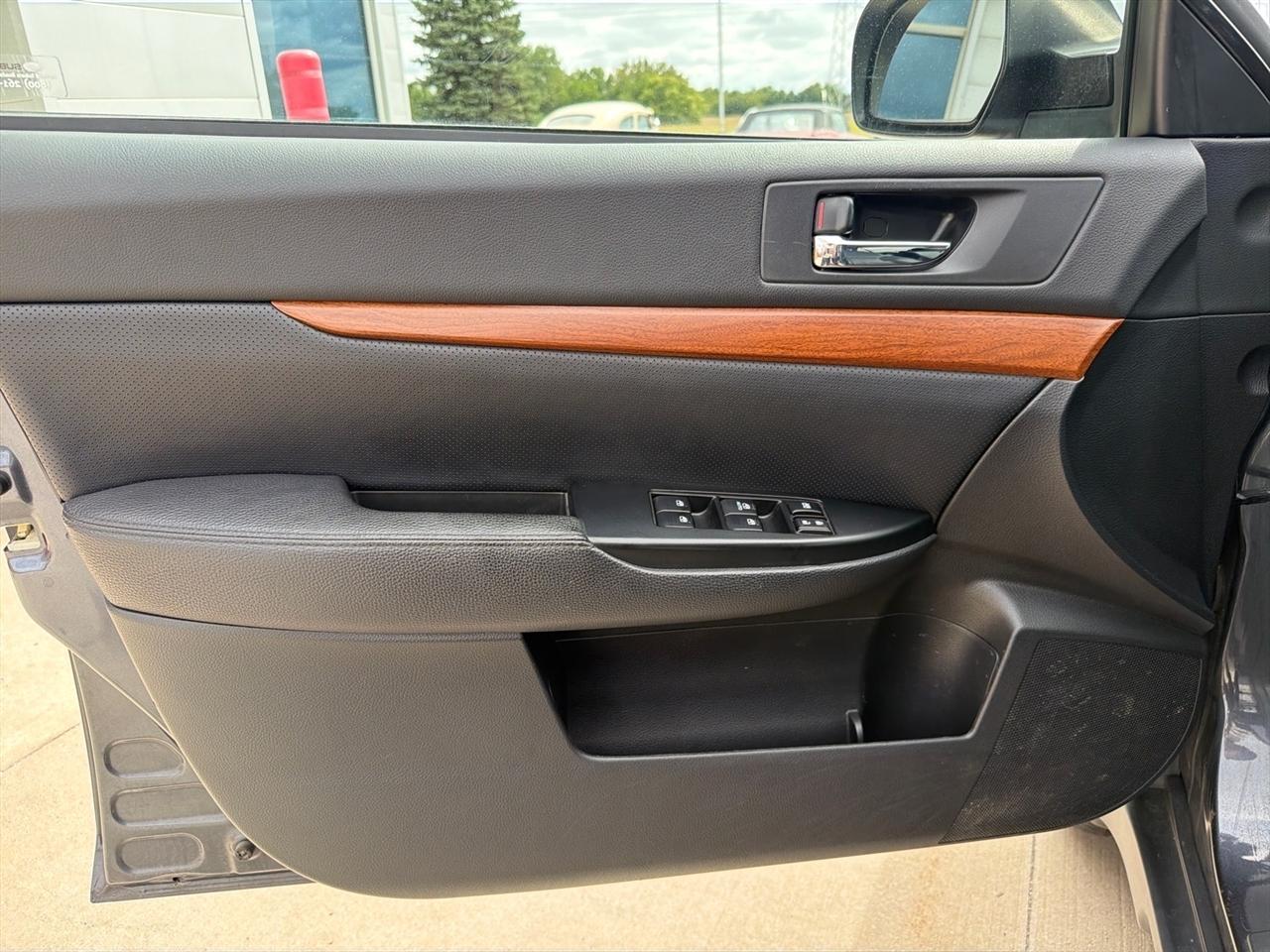 Subaru Outback 4dr Wgn H4 Auto 2.5i Limited 2013
