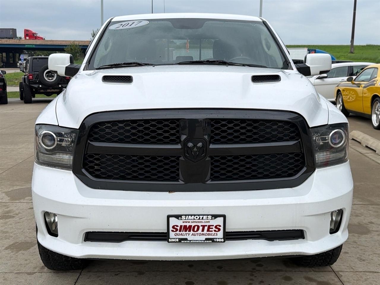 RAM 1500 Night 4x4 Crew Cab 5'7" Box 2017