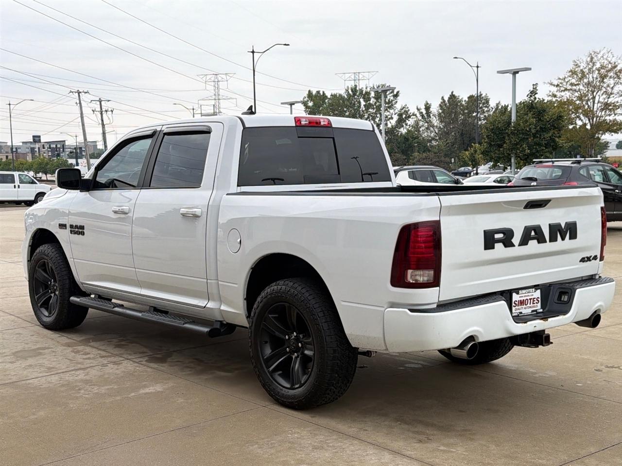 RAM 1500 Night 4x4 Crew Cab 5'7" Box 2017