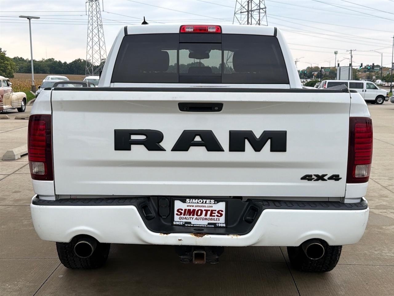 RAM 1500 Night 4x4 Crew Cab 5'7" Box 2017