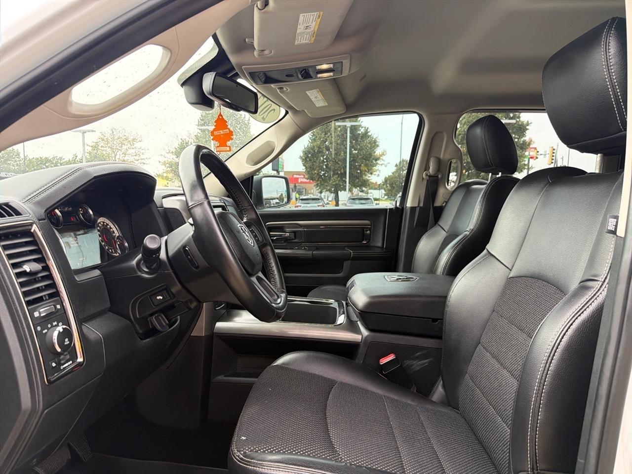 RAM 1500 Night 4x4 Crew Cab 5'7" Box 2017
