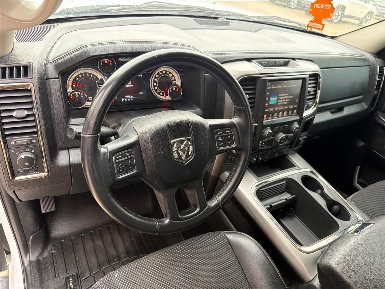 RAM 1500 Night 4x4 Crew Cab 5'7" Box 2017