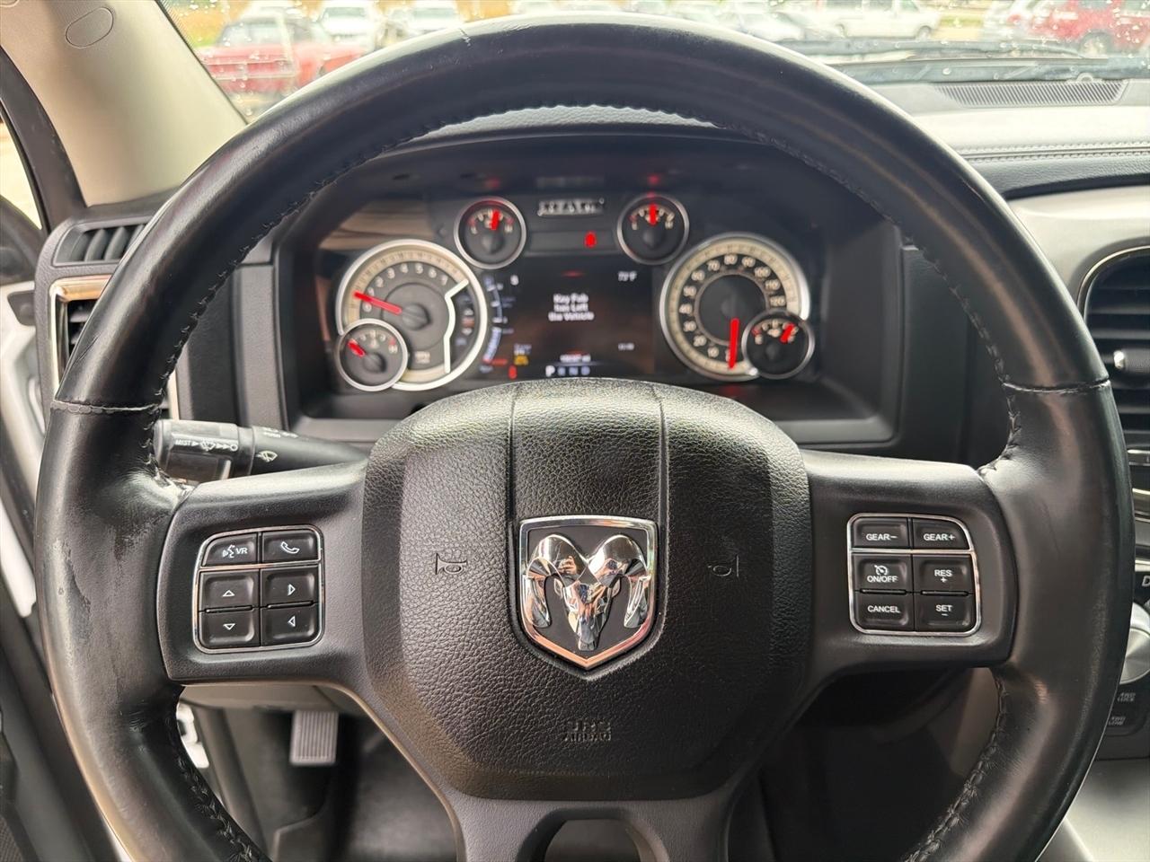 RAM 1500 Night 4x4 Crew Cab 5'7" Box 2017