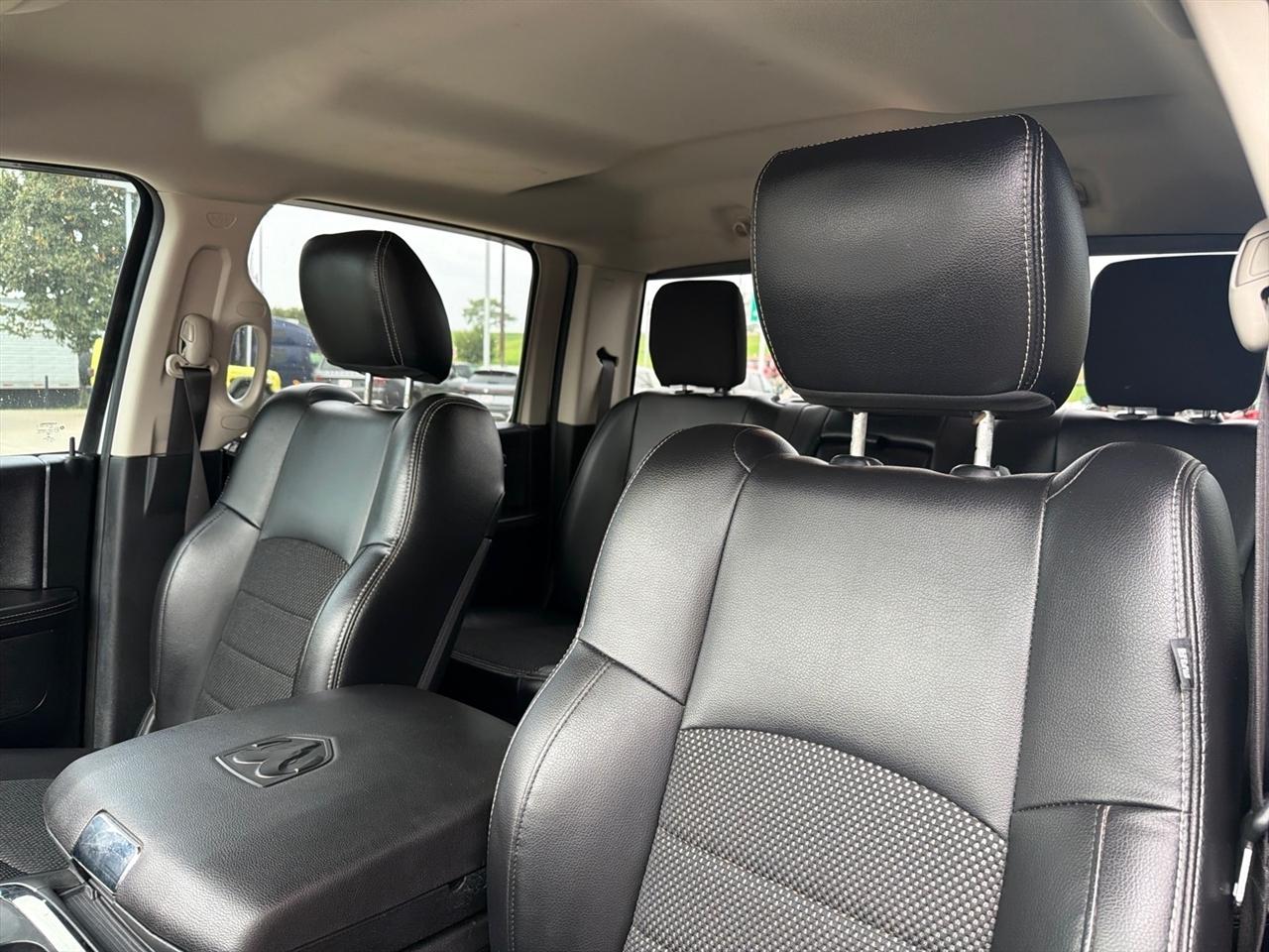 RAM 1500 Night 4x4 Crew Cab 5'7" Box 2017