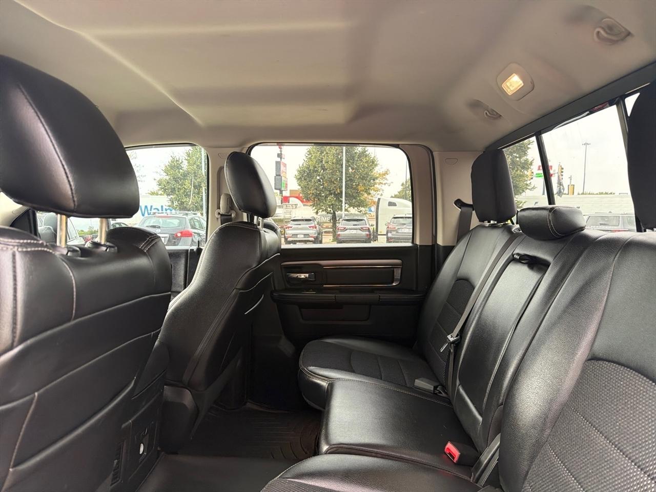 RAM 1500 Night 4x4 Crew Cab 5'7" Box 2017