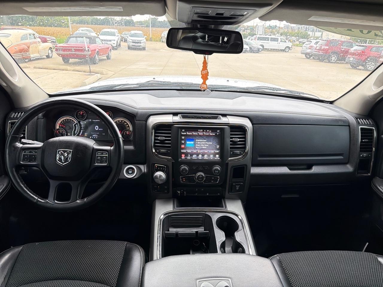 RAM 1500 Night 4x4 Crew Cab 5'7" Box 2017
