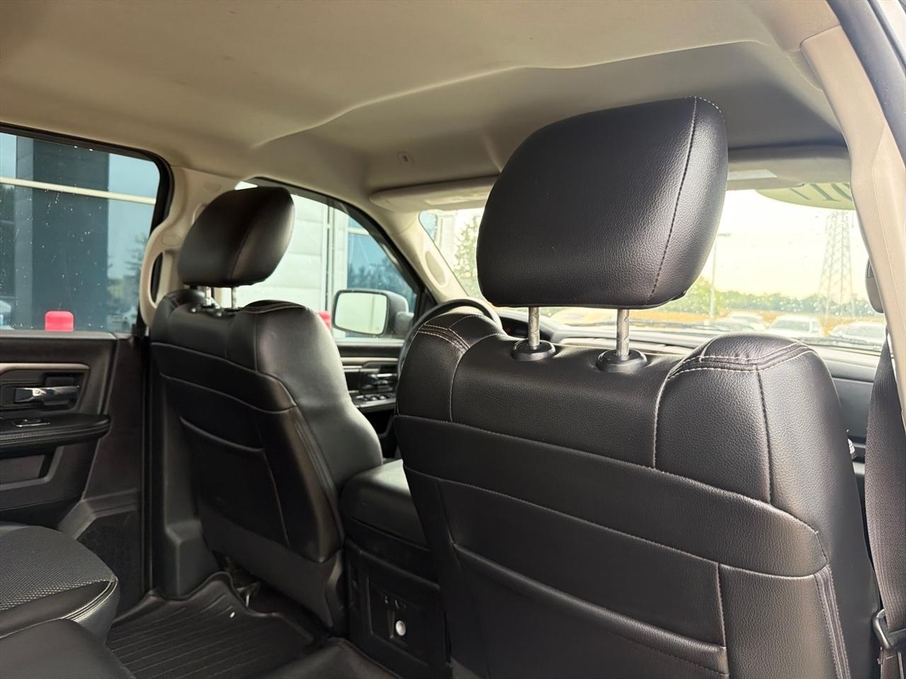 RAM 1500 Night 4x4 Crew Cab 5'7" Box 2017