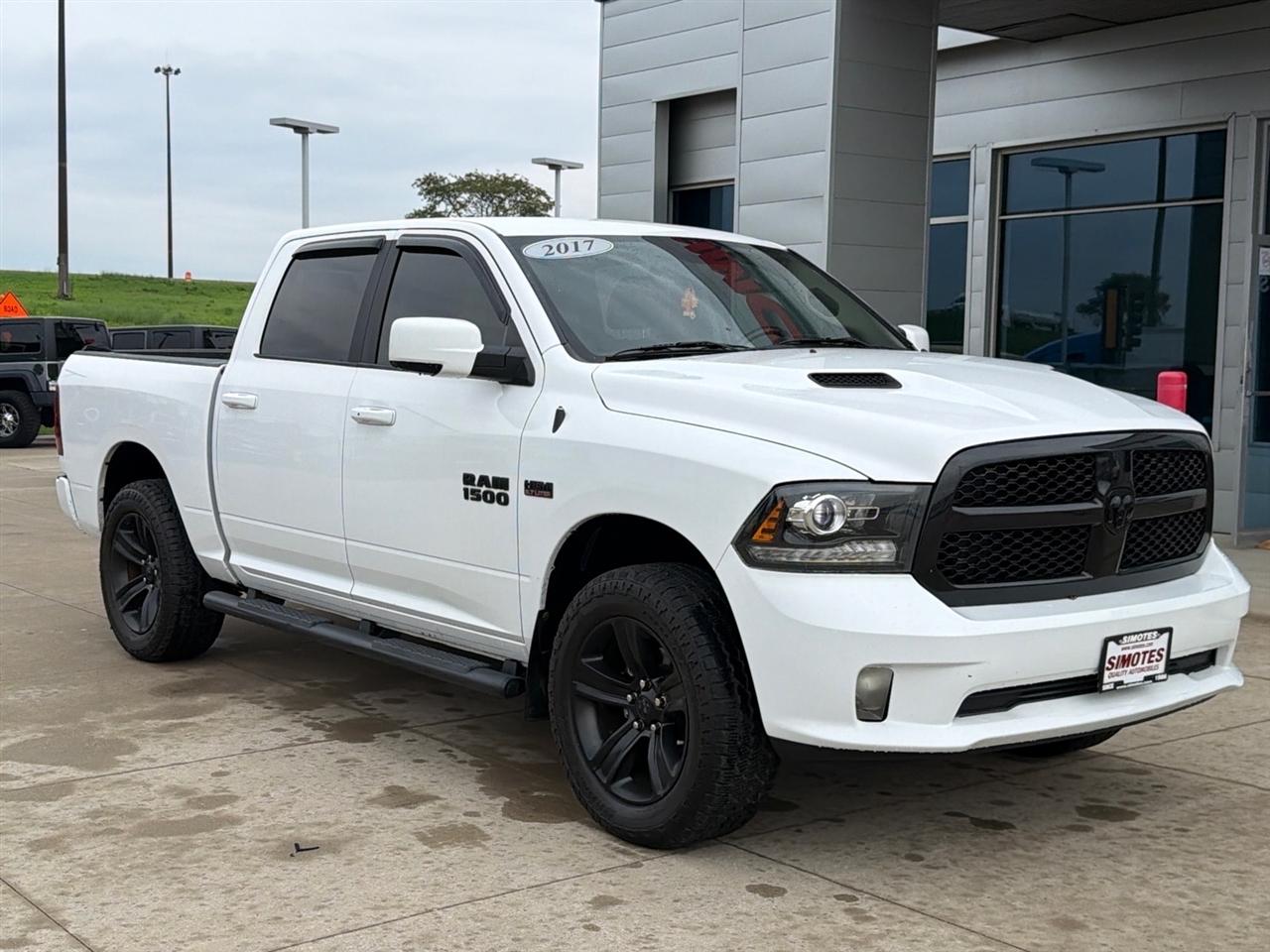 RAM 1500 Night 4x4 Crew Cab 5'7" Box 2017
