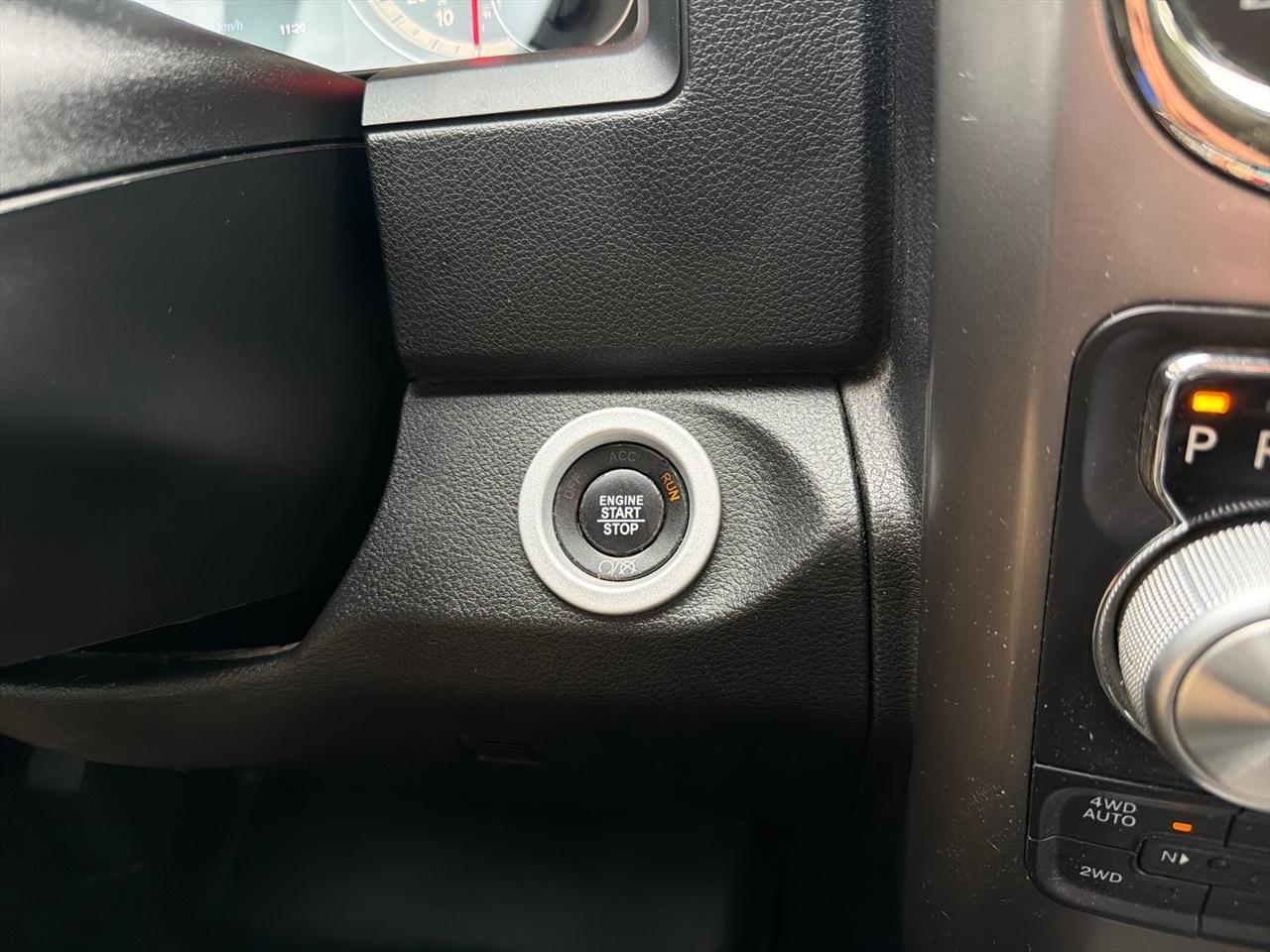 RAM 1500 Night 4x4 Crew Cab 5'7" Box 2017