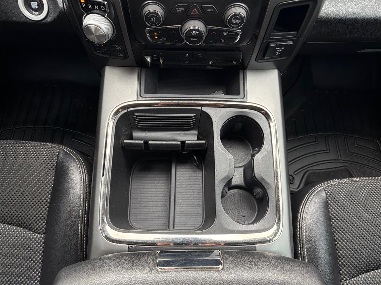 RAM 1500 Night 4x4 Crew Cab 5'7" Box 2017