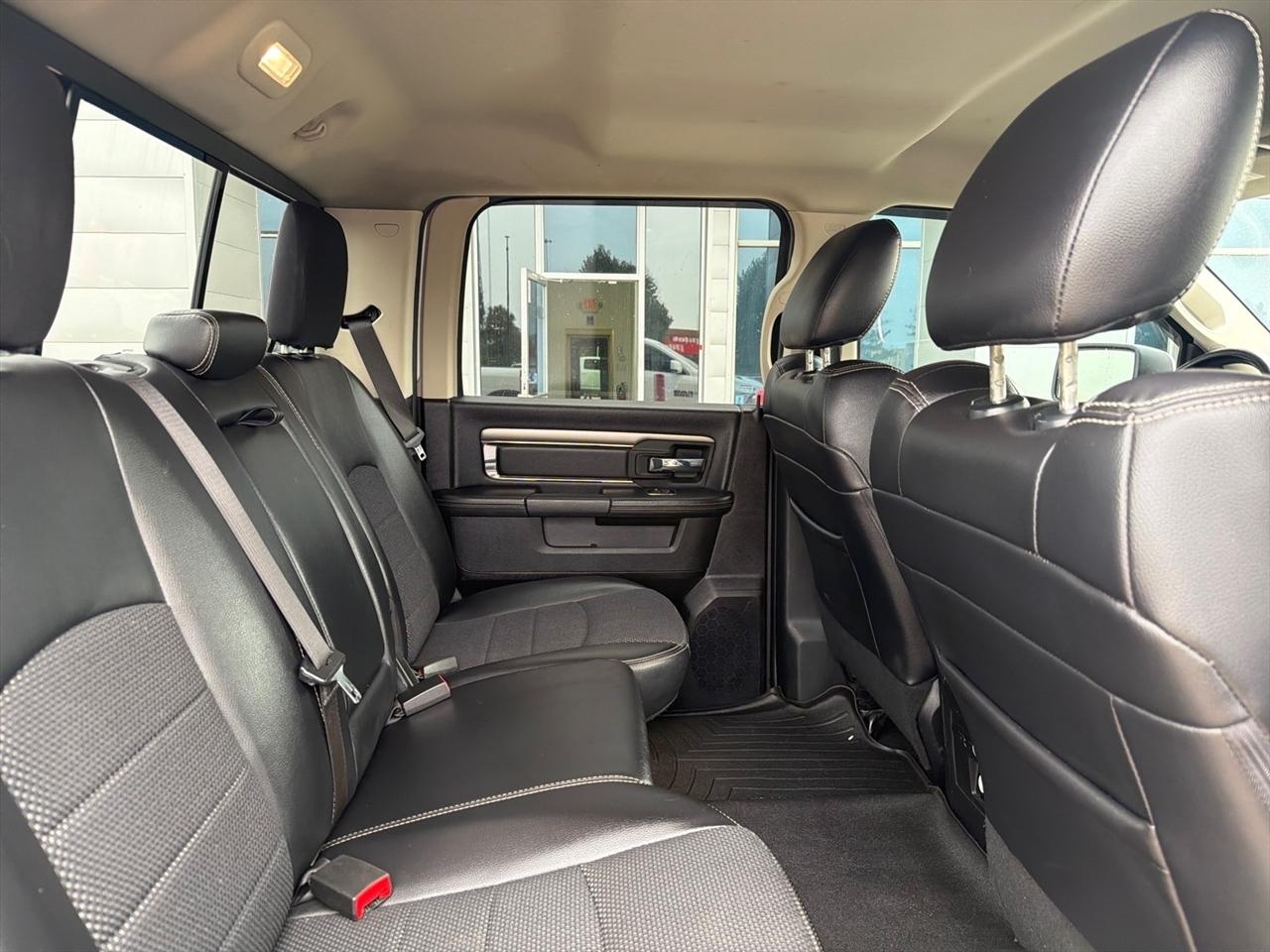 RAM 1500 Night 4x4 Crew Cab 5'7" Box 2017