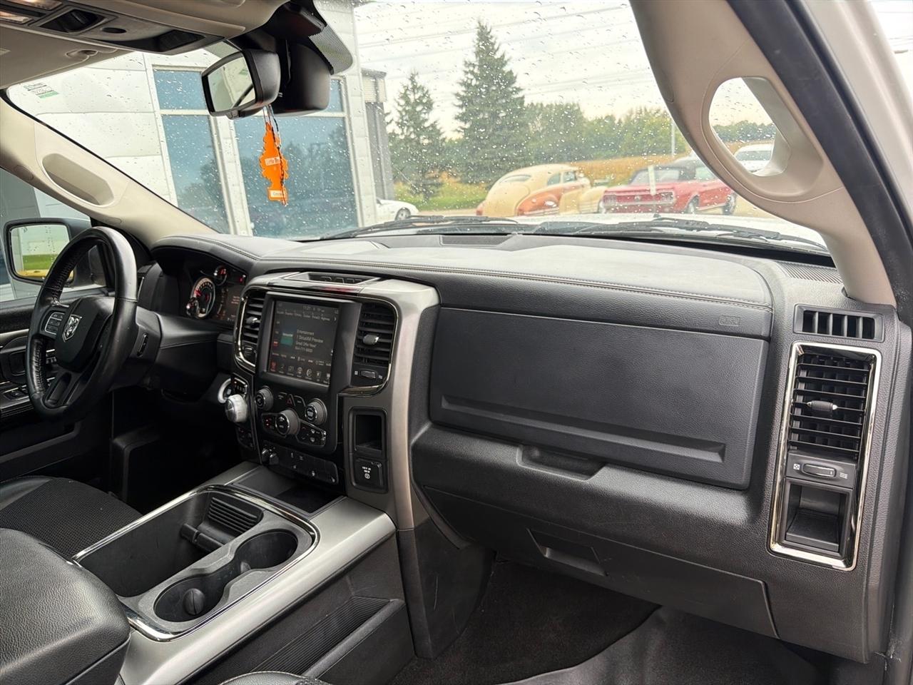 RAM 1500 Night 4x4 Crew Cab 5'7" Box 2017