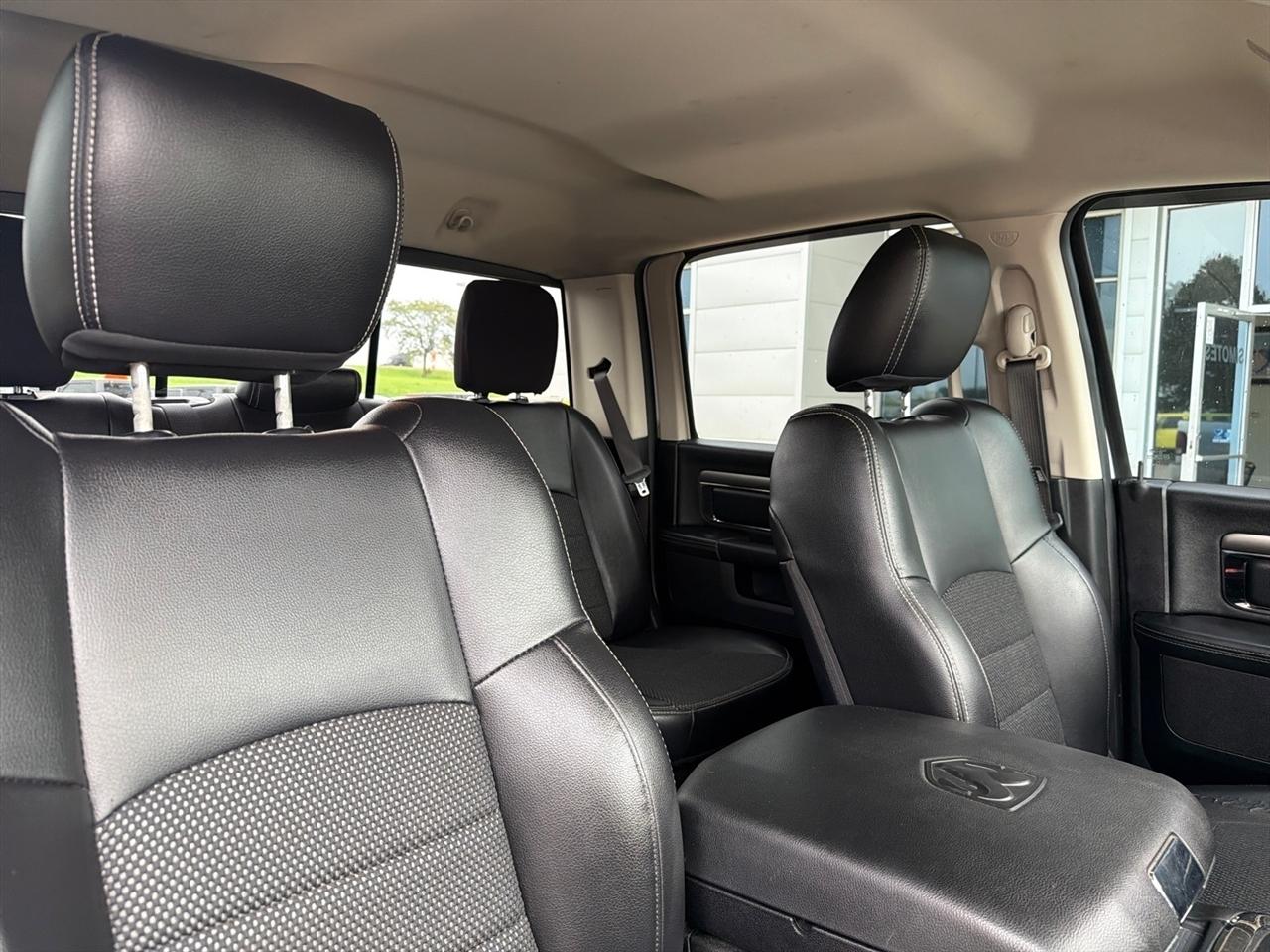 RAM 1500 Night 4x4 Crew Cab 5'7" Box 2017