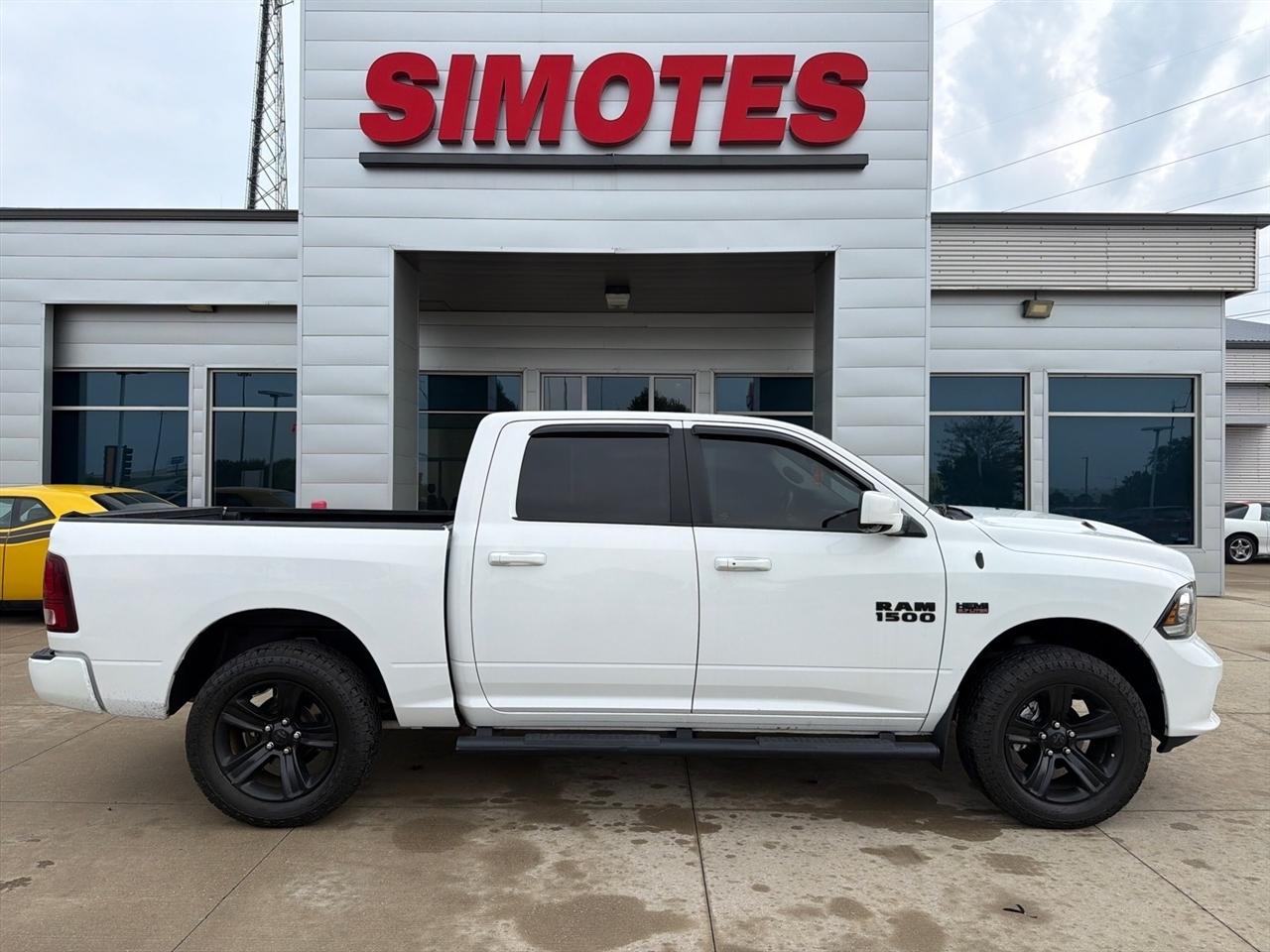 2017 RAM 1500 Night 4x4 Crew Cab 5'7" Box