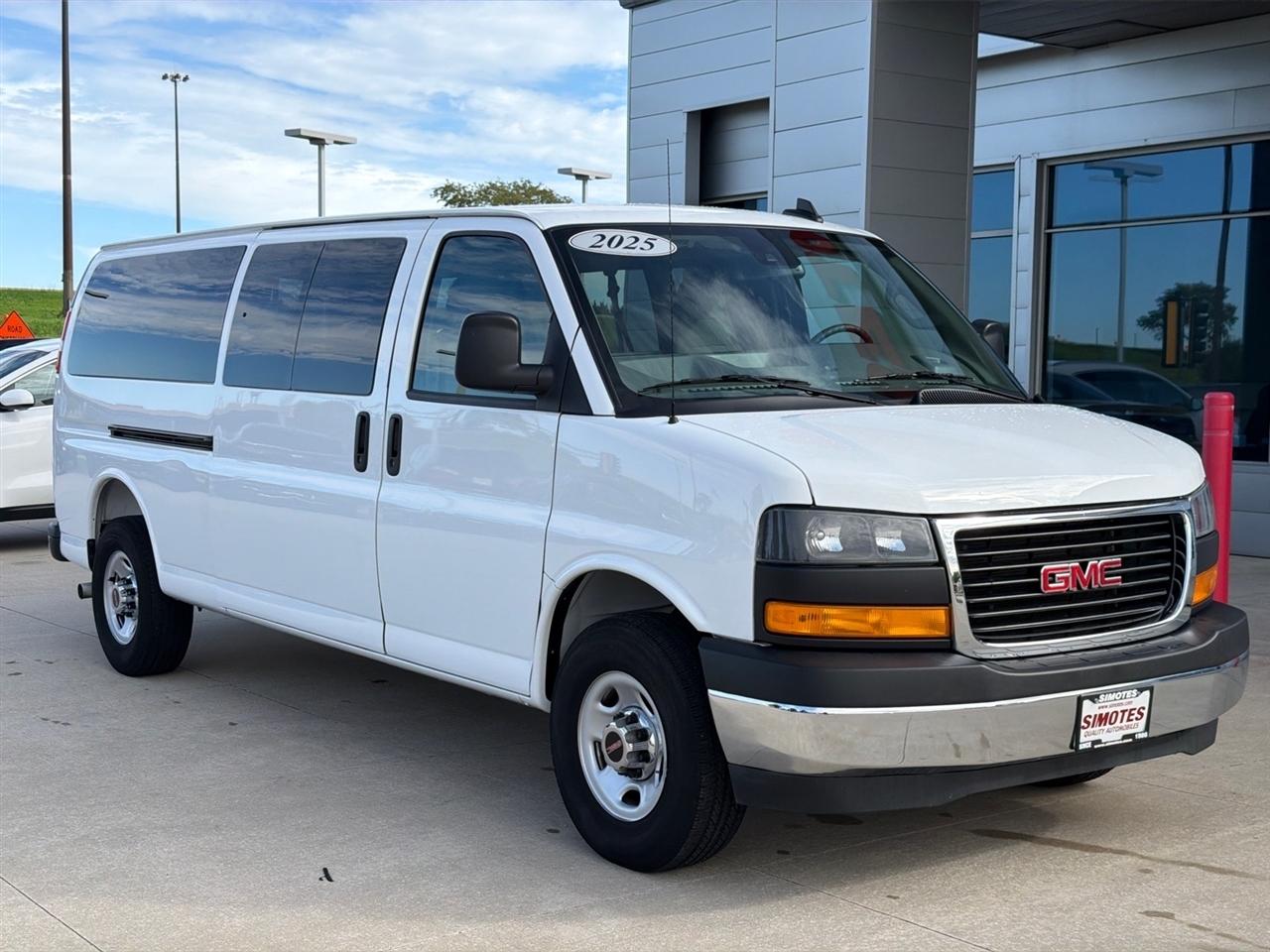 GMC Savana Passenger RWD 3500 155" LT 2025