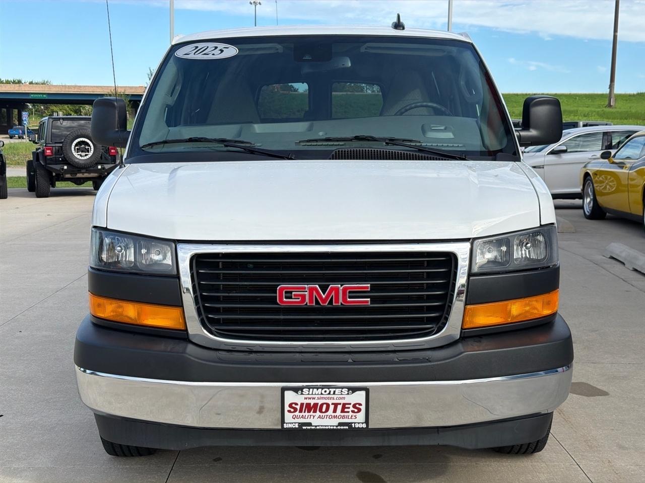 GMC Savana Passenger RWD 3500 155" LT 2025