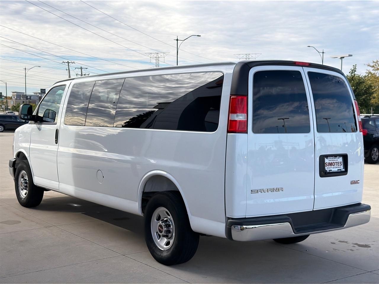 GMC Savana Passenger RWD 3500 155" LT 2025