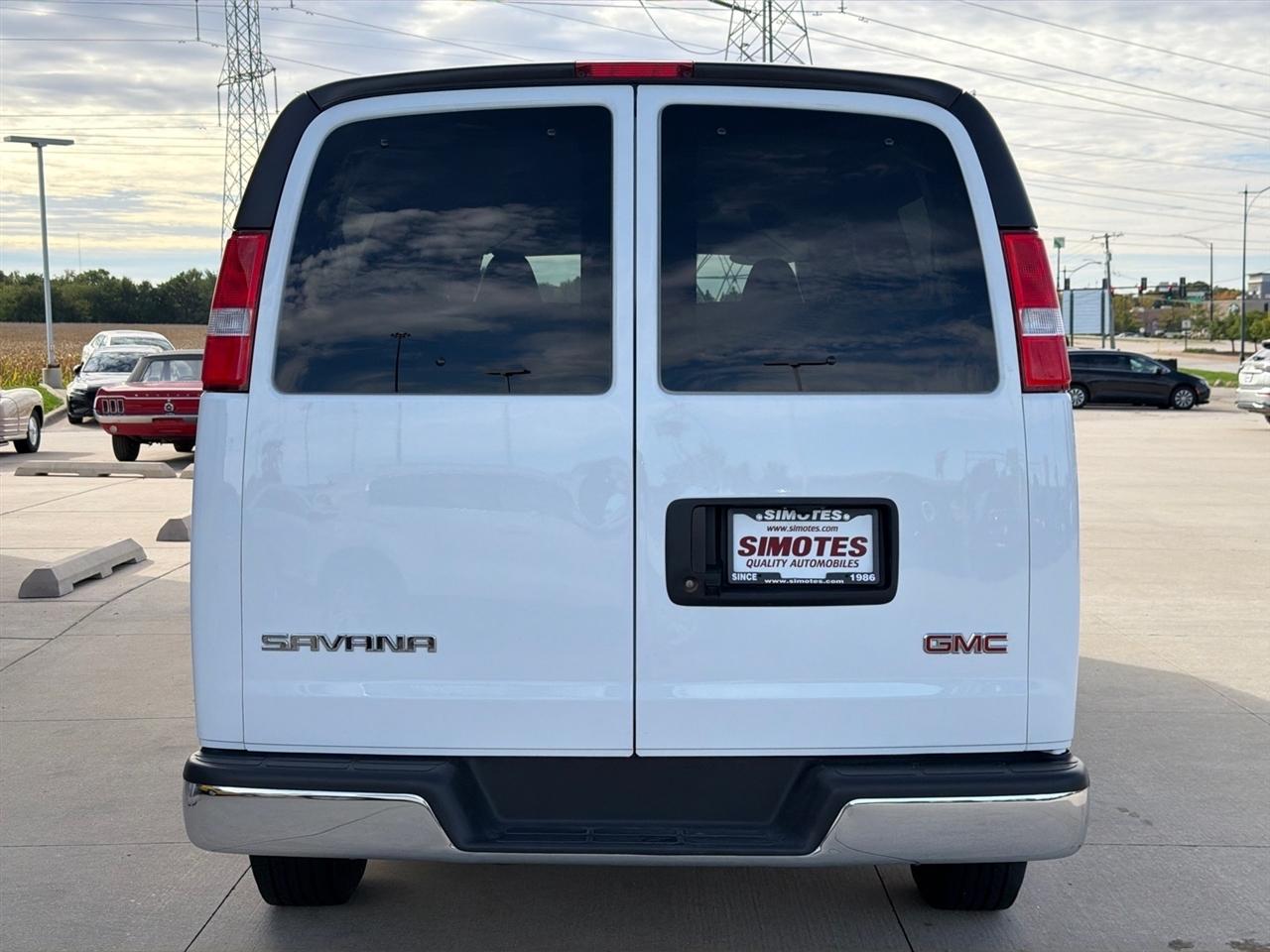 GMC Savana Passenger RWD 3500 155" LT 2025