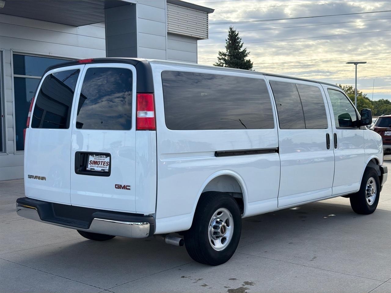 GMC Savana Passenger RWD 3500 155" LT 2025
