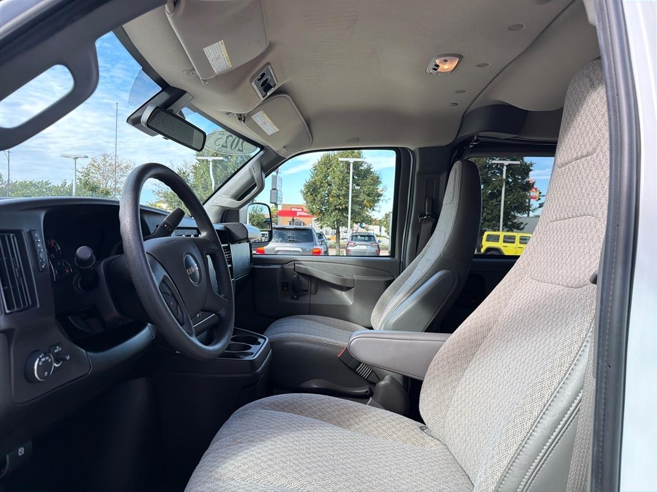 GMC Savana Passenger RWD 3500 155" LT 2025