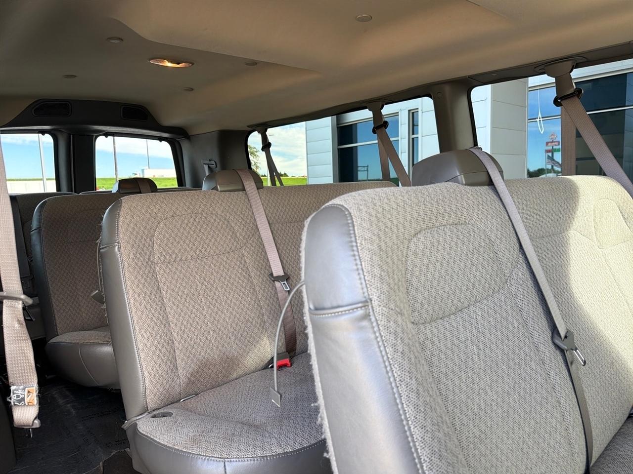 GMC Savana Passenger RWD 3500 155" LT 2025