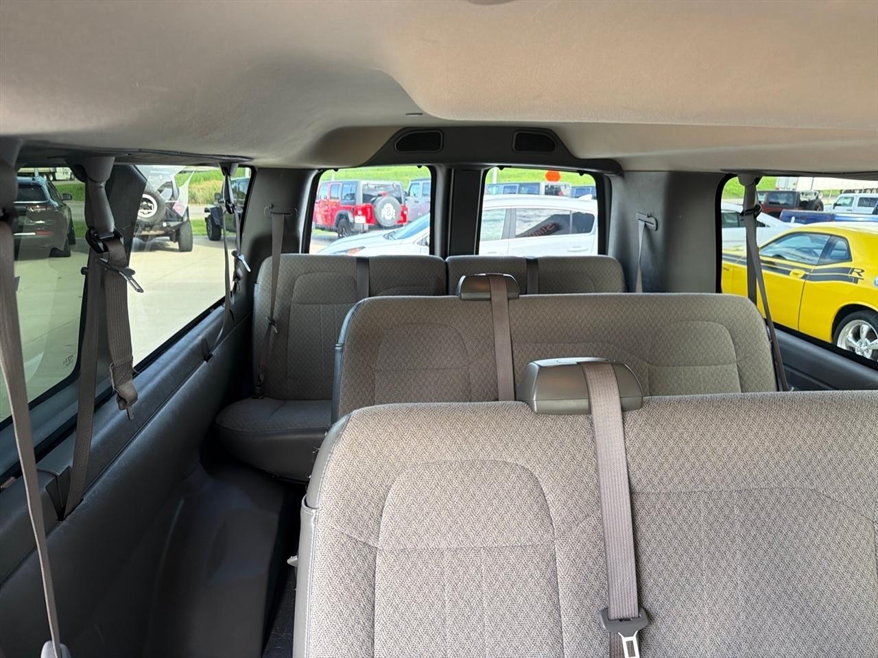 GMC Savana Passenger RWD 3500 155" LT 2025