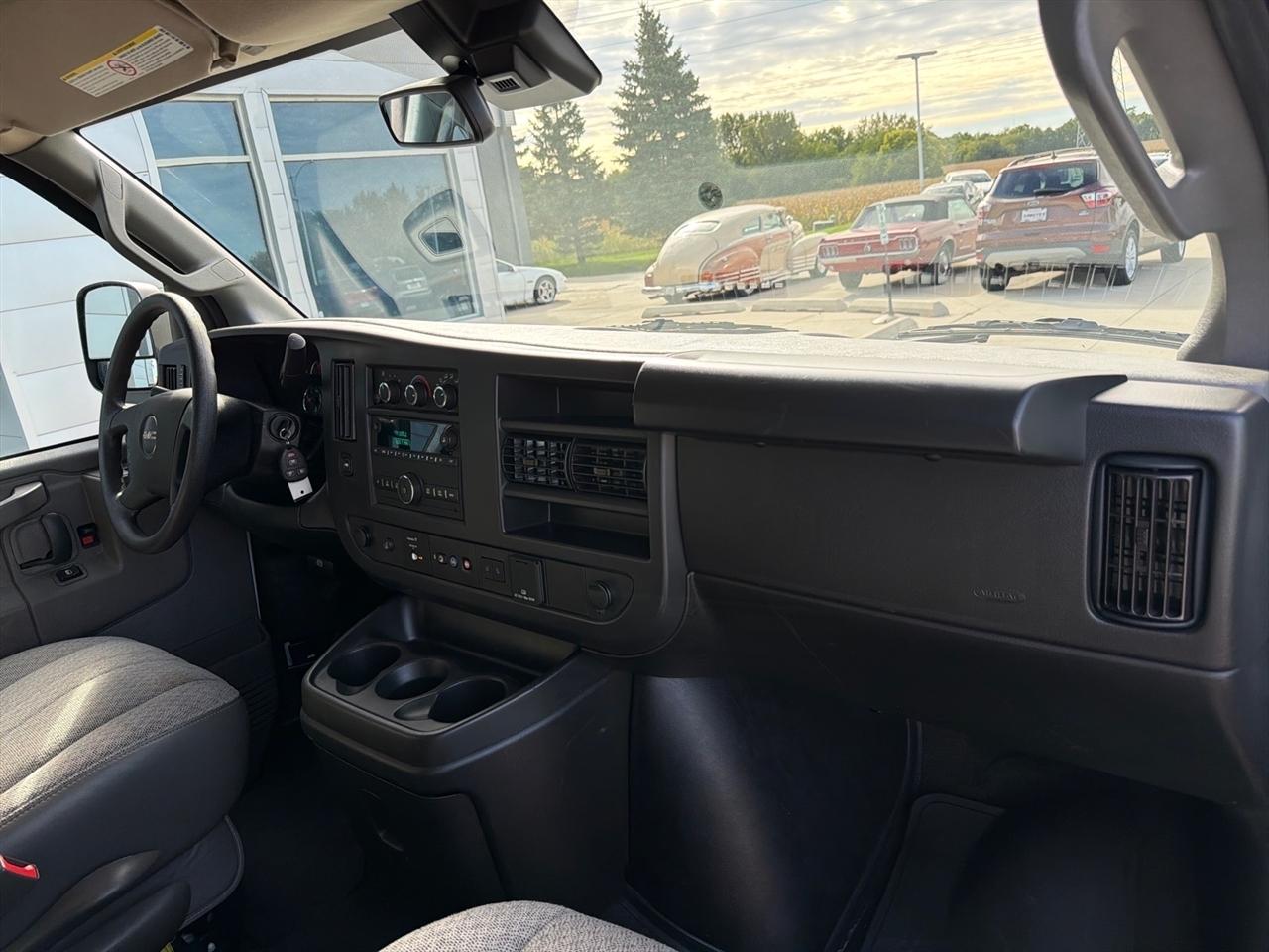 GMC Savana Passenger RWD 3500 155" LT 2025