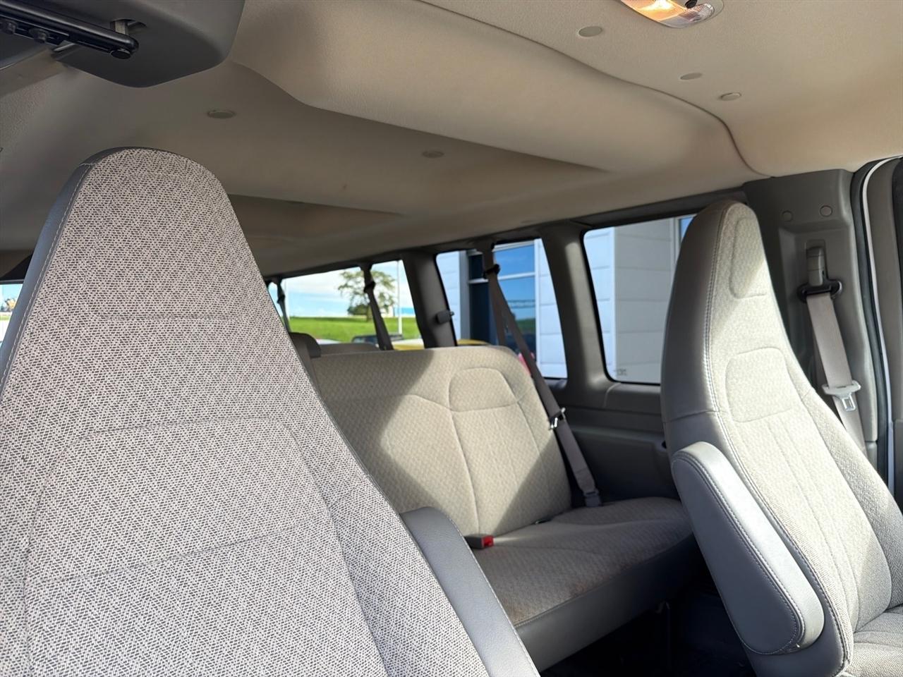 GMC Savana Passenger RWD 3500 155" LT 2025