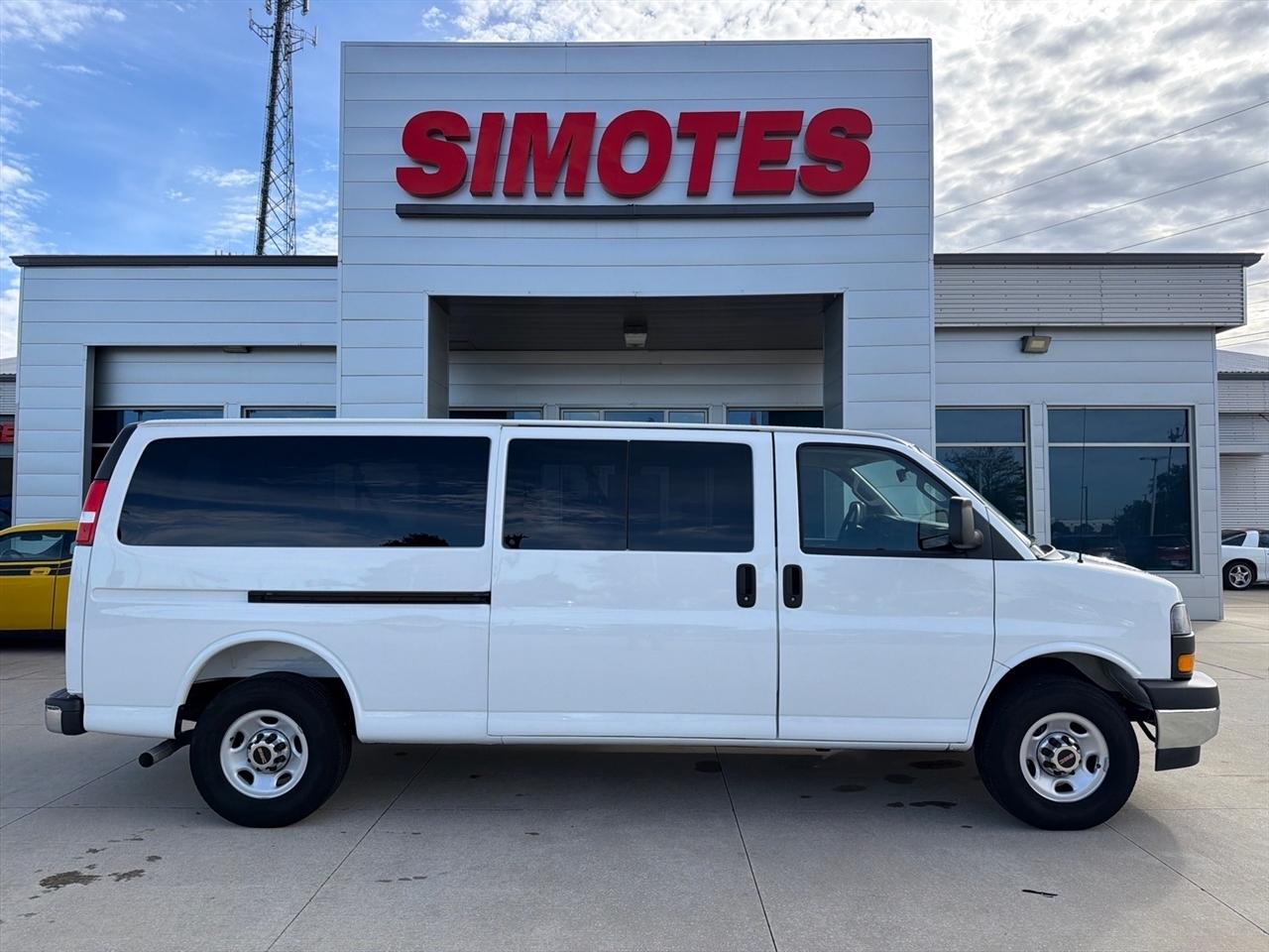 2025 GMC Savana Passenger RWD 3500 155" LT