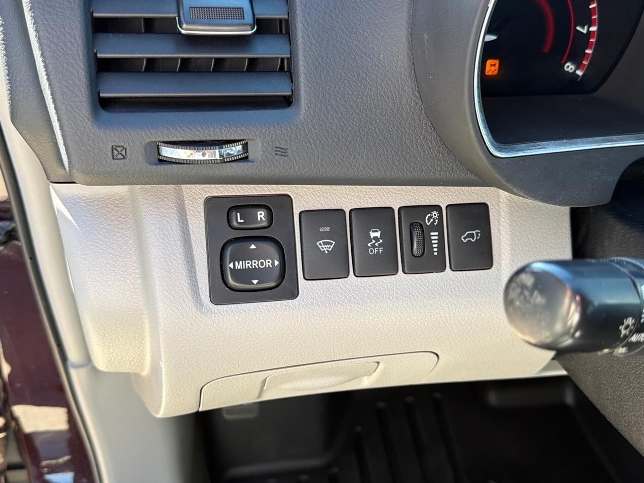 Toyota Highlander 4WD 4dr V6 (Natl) 2013