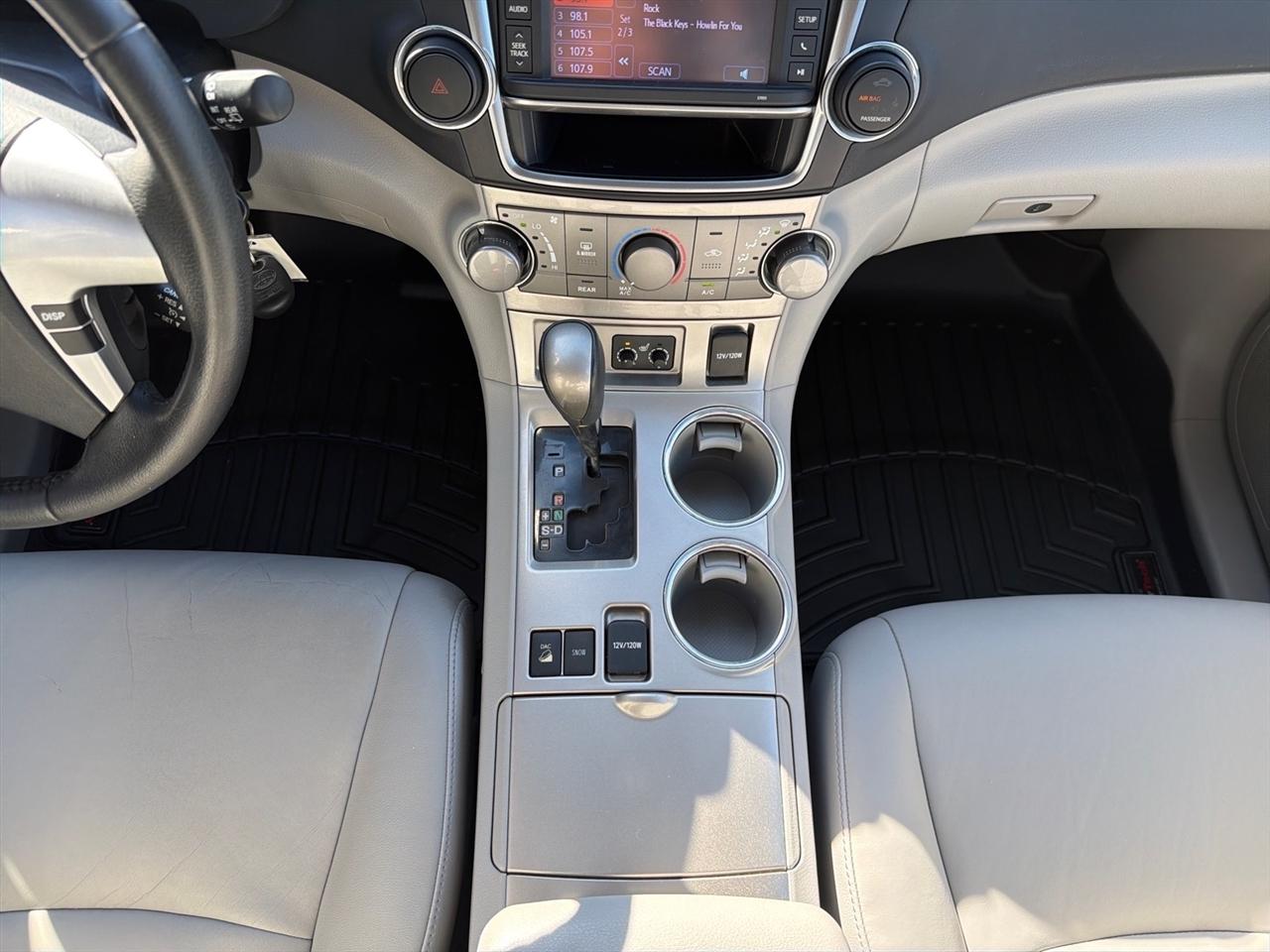 Toyota Highlander 4WD 4dr V6 (Natl) 2013